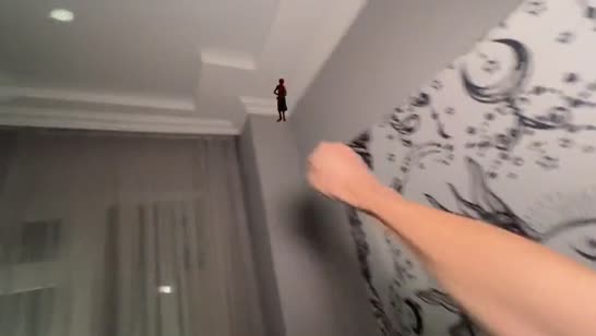 Девочка с большой жопой встала раком перед камерой 2