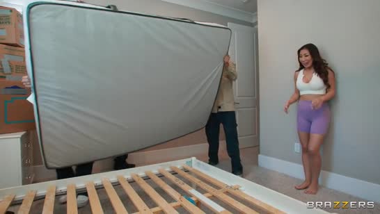 Чика отправила ухажеру свои снимки и он быстро прибежал 2