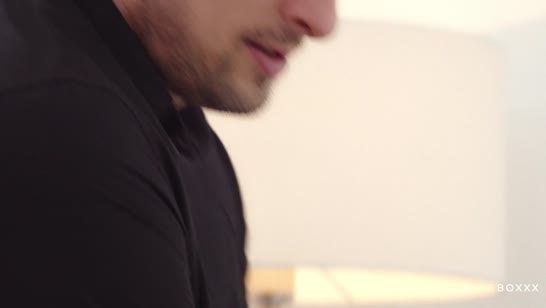 Привязал молодую жену к кровати и жестко ее отымел 1