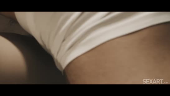 Молодая Isabella De Laa извивается на толстом