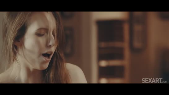 Встретила своего мужа после работы в соблазнительном наряде 5