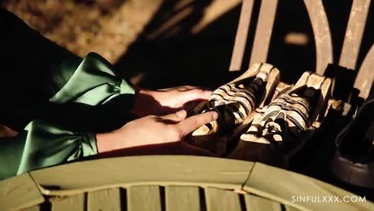 Приехали с мужиком за город и устроили классную групповуху на троих 2