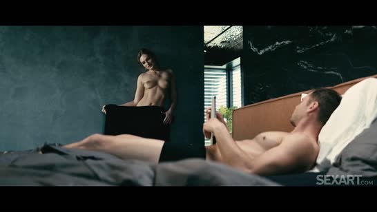 После душа блондиночка с удовольствием залезла на елдак 2