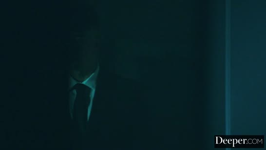 Милашка в красивом белье устроила страстное соитие 1