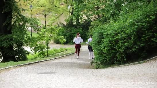 Муж с гламурной женой устроили чувственную оргию перед сном 1