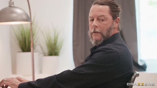 Чел прокатил красивую Tru Kait на своей сардельке 2