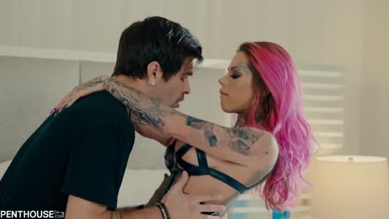 Девочка решила завести своего ухажера секс прикидом 1