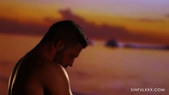 Муж с женой одели маски и занялись чувственным сексом 8