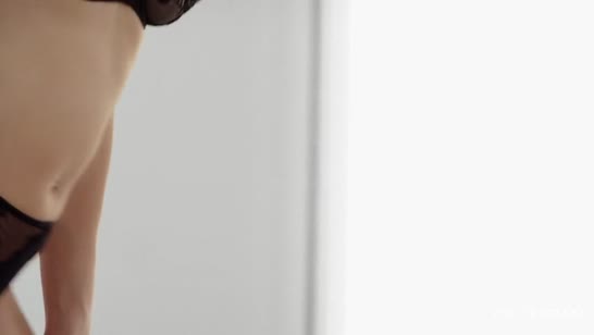 Красотка Jayla De Angelis мило стонет от глубокого проникновения 2