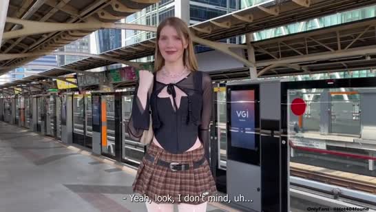 Познакомился с доступной милфой и позвал в гости 1