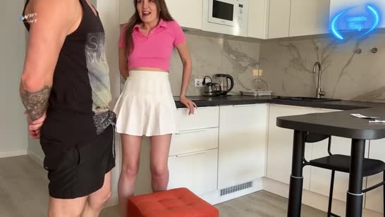 Пустил соседку переждать в гости и она отплатила натурой 1