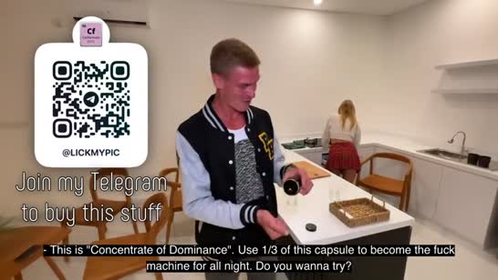 Пока муженек смотрит игру его жена шпилится с другим 1