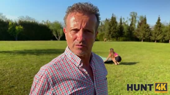 Парень сильно задолжал, а его пухлая жена отрабатывает на члене 1