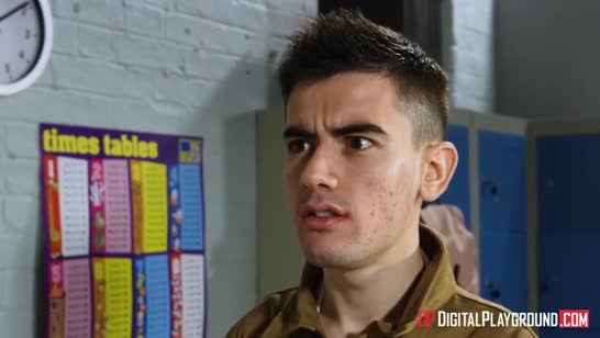 Училка трясет дойками перед студентом и хочет траха 1