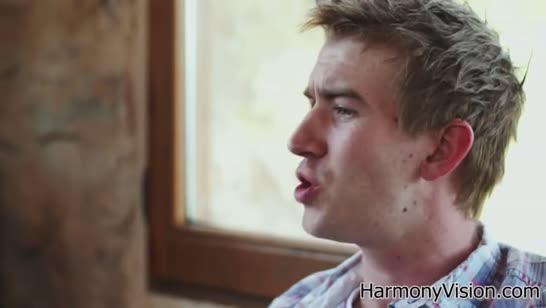 Доступная горничная была не против перепихнуться с мужиками 1