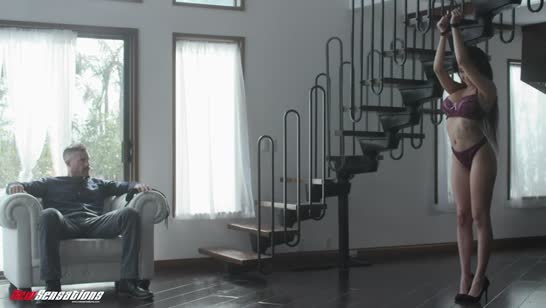 Aaliyah Hadid решила добавить в секс немного бдсм 1