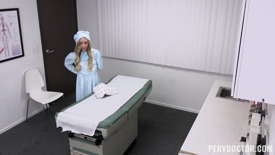 Доверчивую блондинку чпокнули на приеме у врача 1