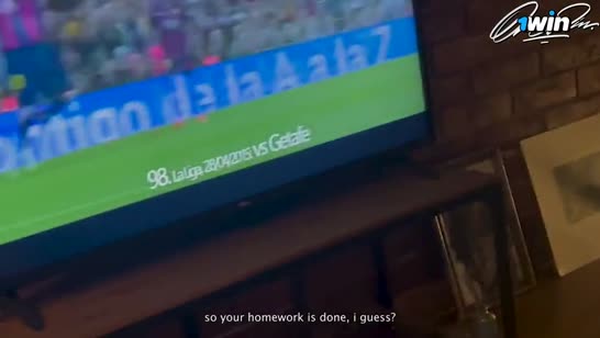 Симпатичная бабенка отвлеклась от приставки ради чпока 1