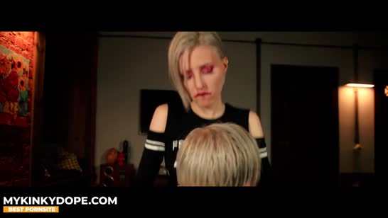 Блондинка берет на ротик и зрелищно трахается