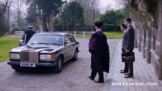 Молодая студентка полностью готова к двойному проникновению 1