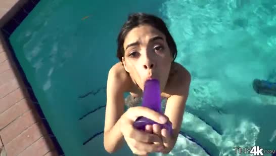 Красивая соседка всегда готова потрахаться 1