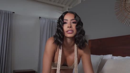 После гламурной тусовки девочка решила взяться за дилдо 2