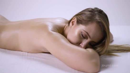 Zoe Doll быстро потекла от ласк крепкого самца 1