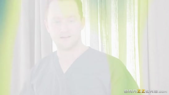 Красивая блондиночка никогда не забудет этот массаж 1