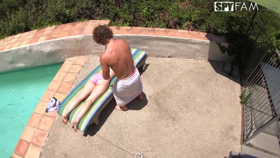 Предложил красивой соседке массаж и заодно чпокнул ее 2