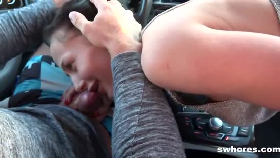 Доступная сучка согласилась на порево в машине за деньги 2