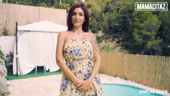 Амина Дэнжер хвастает дойками у бассейна и быстро находит самца 1