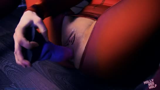 Бабенка в косплей наряде снимает домашнюю мастурбацию 6