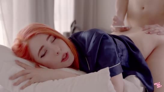 Рыженькая красотка возбудилась от вибро трусиков 7