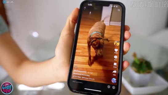 Большие сиськи слишком откровенно торчали из выреза платья 1