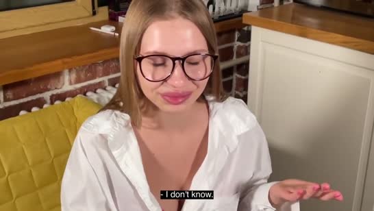 Шлюшковатая сводная сестра не против чпокнуться на кухне 2