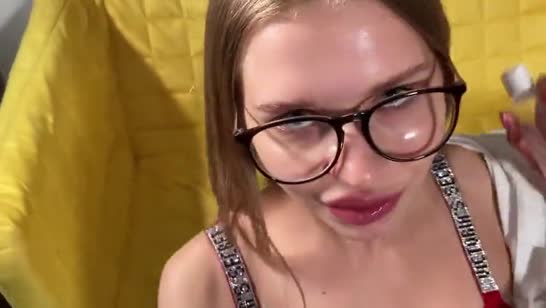 Шлюшковатая сводная сестра не против чпокнуться на кухне 6