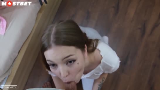 Утешил девочку и дал ей на ротик по самые яйца 2