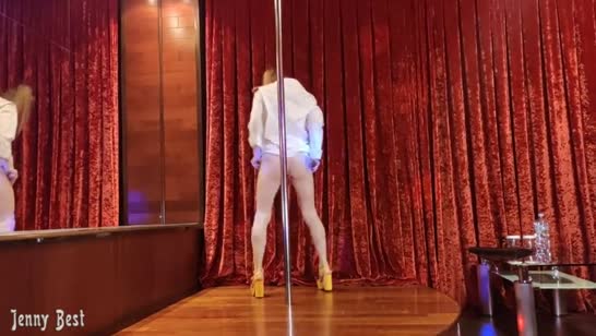 Молодая танцовщица согласна на секс за дополнительную плату 1