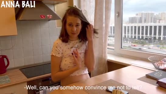 Паренек застукал сводную сестру за голой фотосессией 2