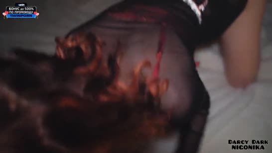 Попочка в стрингах отлично смотрится вечером на члене 2