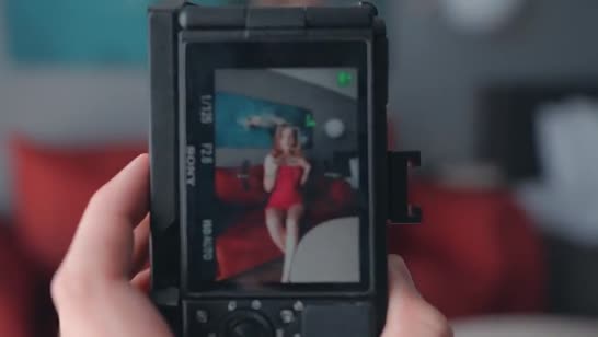 Показала сводному брату откровенное платье и он быстро завелся 2