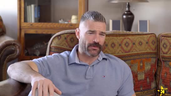 Молодые давалки пришли в гости к богатому самцу 2